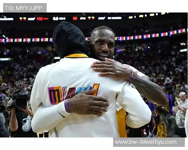 詹姆斯与斯波共同探讨现代篮球的节奏与空间的重要性 詹姆斯与斯波共同探讨现代篮球的节奏与空间的重要性