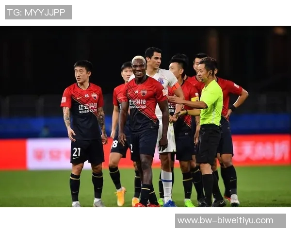 中超足球场建设现状分析及申花铁人场地改造情况探讨